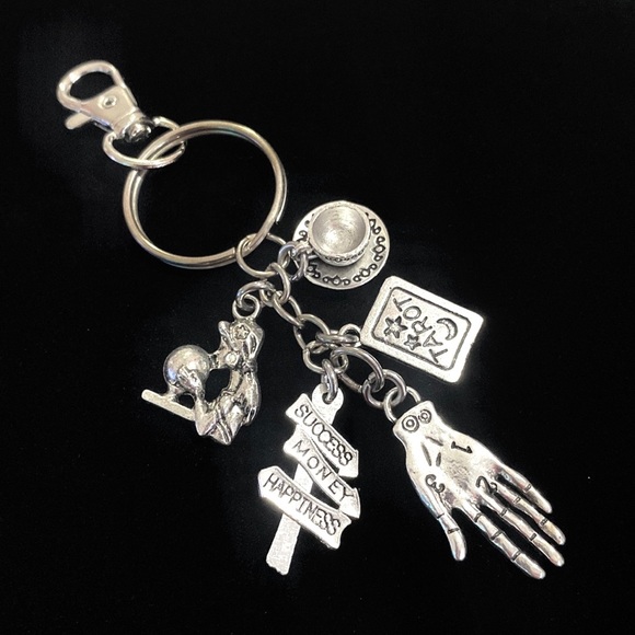 Fortune Teller Keychain Bag Charm Palm Reader Psychic Gift - Picture 2 of 5